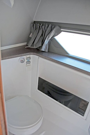 Prisvinnande daycruiser med prestanda - Flipper 900 DC 8 of 12