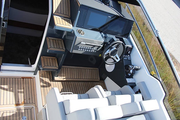 Prisvinnande daycruiser med prestanda - Flipper 900 DC 6 of 12