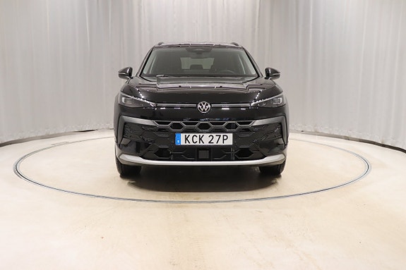 Volkswagen T-Roc 2 of 9