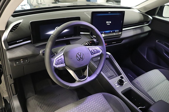 Volkswagen T-Roc 8 of 9