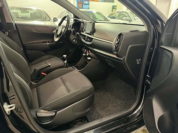 Kia Picanto 9 of 19