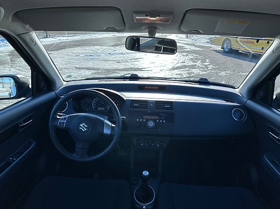 Suzuki Swift 9 of 18