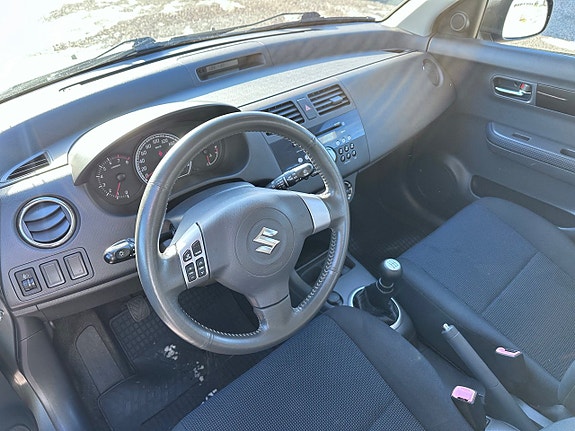 Suzuki Swift 12 of 18