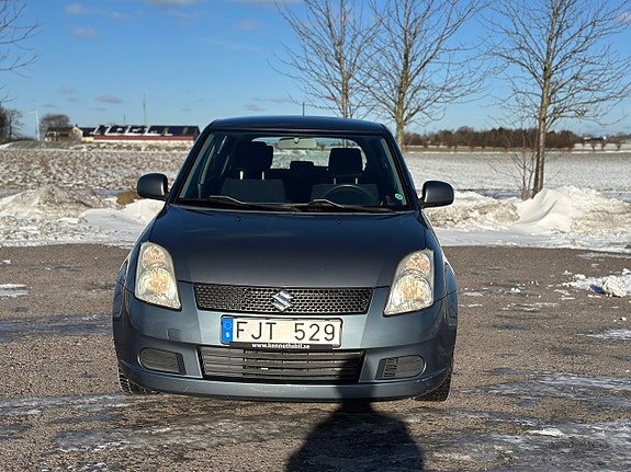 Suzuki Swift 3 of 5