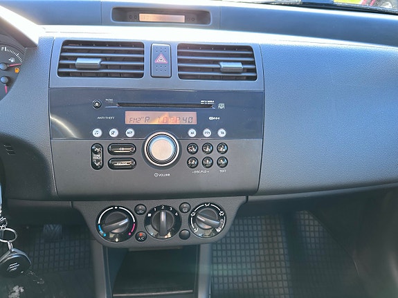 Suzuki Swift 16 of 18