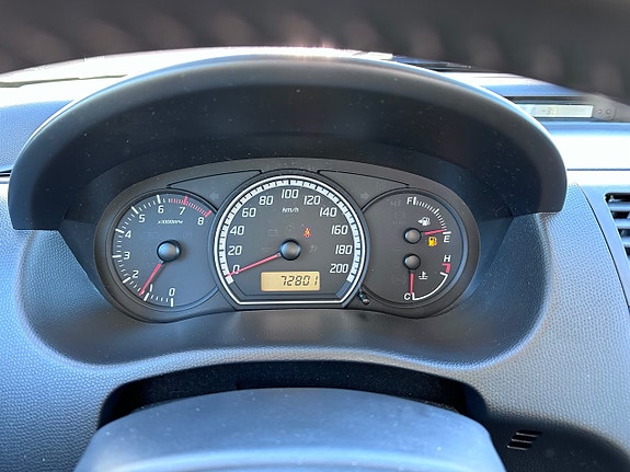 Suzuki Swift 14 of 18
