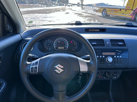 Suzuki Swift 13 of 18