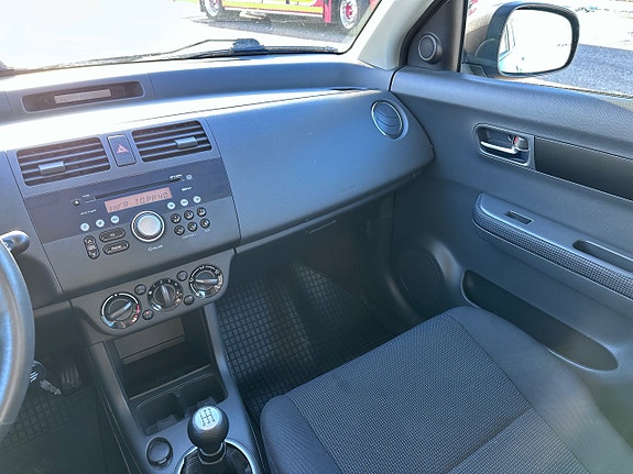 Suzuki Swift 15 of 18