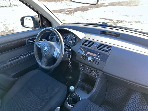Suzuki Swift 11 of 18