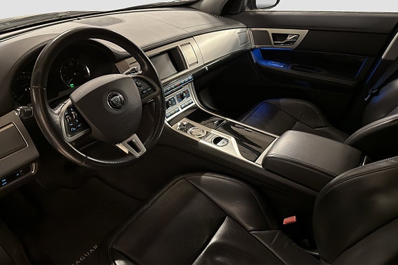Jaguar XF 7 of 19