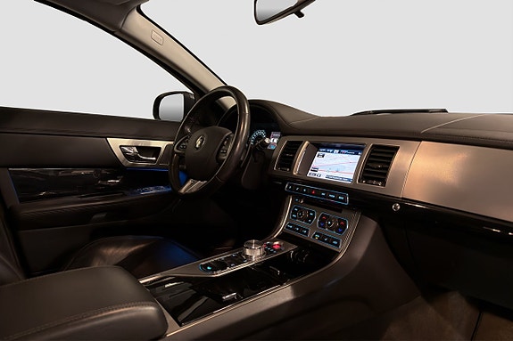 Jaguar XF 10 of 19