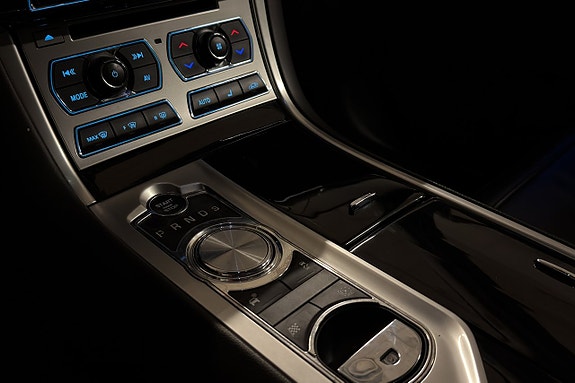 Jaguar XF 13 of 19