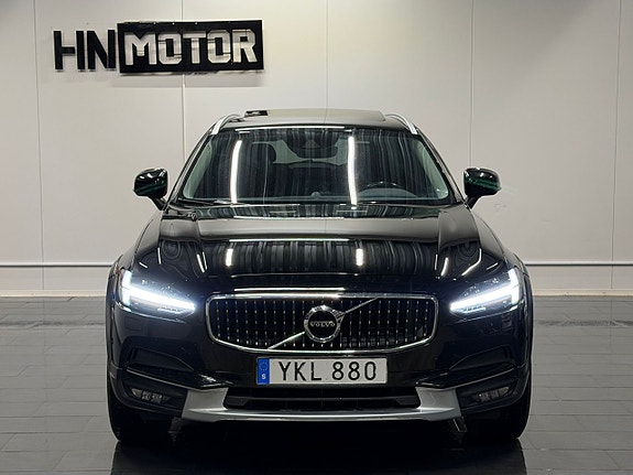 Volvo V90 Cross Country 3 of 5