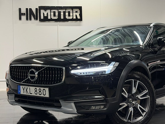 Volvo V90 Cross Country 2 of 5