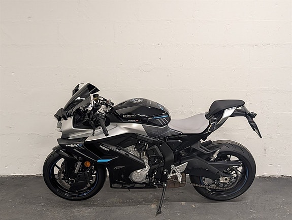 CFMOTO 675 SR-R Sportig och välutrustad supersporthoj*SÅLD* 2 of 16