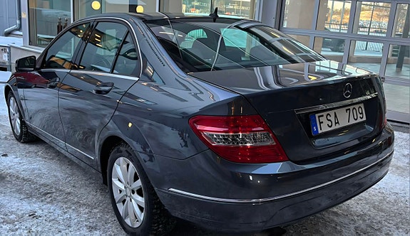 Mercedes-Benz C180 4 of 5