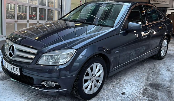 Mercedes-Benz C180 2 of 5