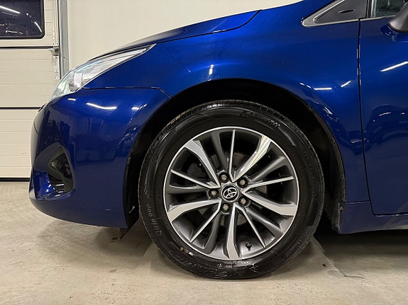 Toyota Avensis 4 of 5