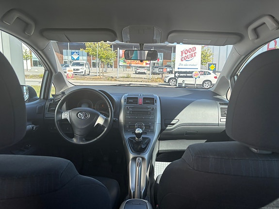 Toyota Auris 4 of 5