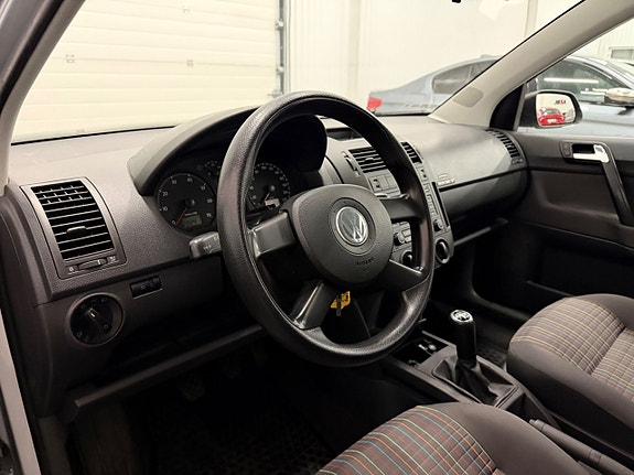 Volkswagen Polo 17 of 23
