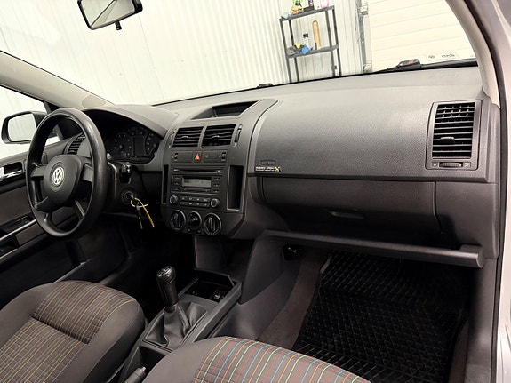 Volkswagen Polo 10 of 23