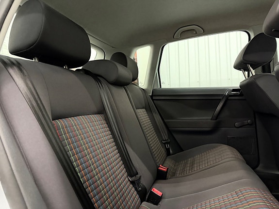 Volkswagen Polo 12 of 23
