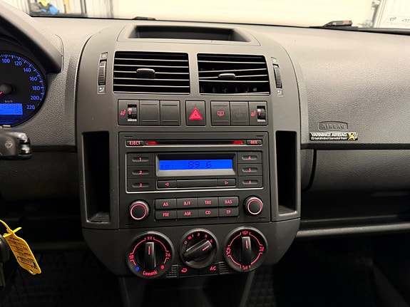 Volkswagen Polo 21 of 23