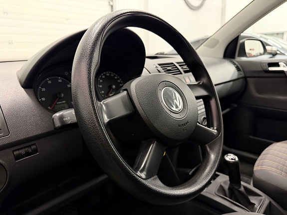 Volkswagen Polo 18 of 23