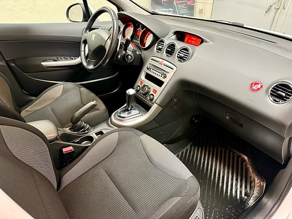 Peugeot 308 SW 13 of 13