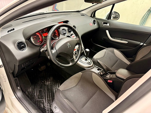 Peugeot 308 SW 10 of 13