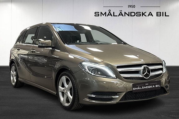 Mercedes-Benz B180 2 of 5
