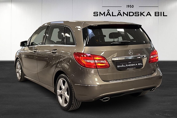 Mercedes-Benz B180 3 of 5