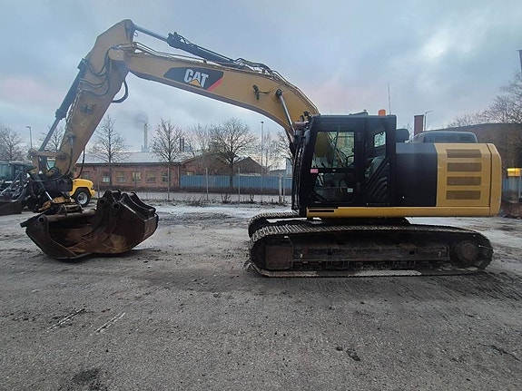 CAT 323 F