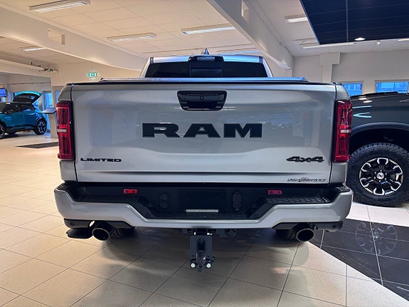 Dodge RAM 1500 17 of 18