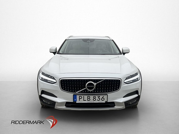 Volvo V90 Cross Country 2 of 5