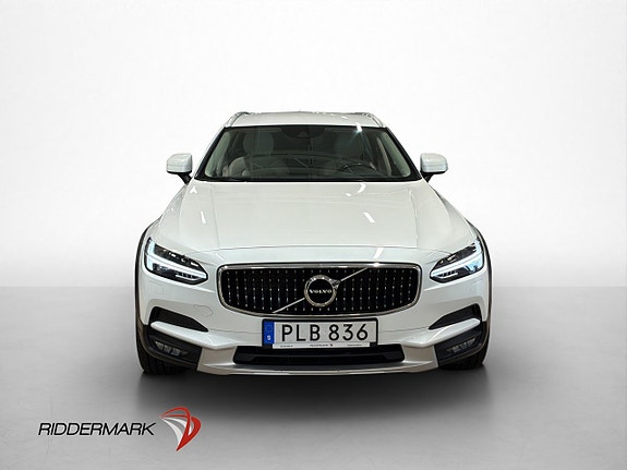 Volvo V90 Cross Country 2 of 30