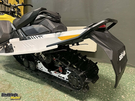 Ski-Doo MXZ X 850 E-TEC -17 m. elstart 4 of 5