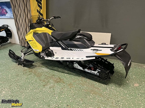Ski-Doo MXZ X 850 E-TEC -17 m. elstart 3 of 5