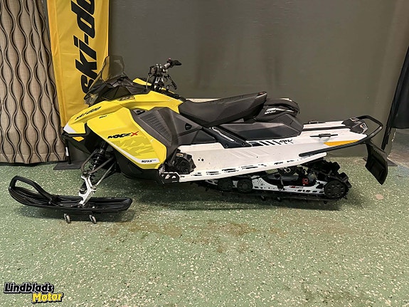 Ski-Doo MXZ X 850 E-TEC -17 m. elstart 2 of 5
