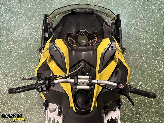 Ski-Doo MXZ X 850 E-TEC -17 m. elstart 5 of 5