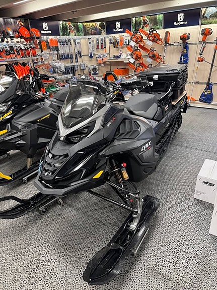 Lynx Brutal RE 500MM 900 ACE Turbo R 10.25" HUB