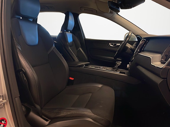 Volvo XC60 12 of 25