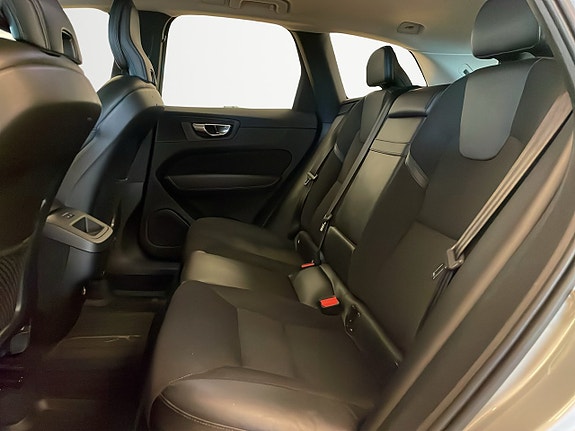 Volvo XC60 11 of 25