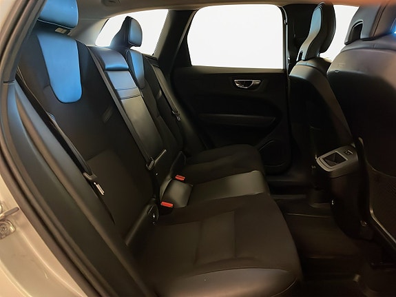 Volvo XC60 13 of 25