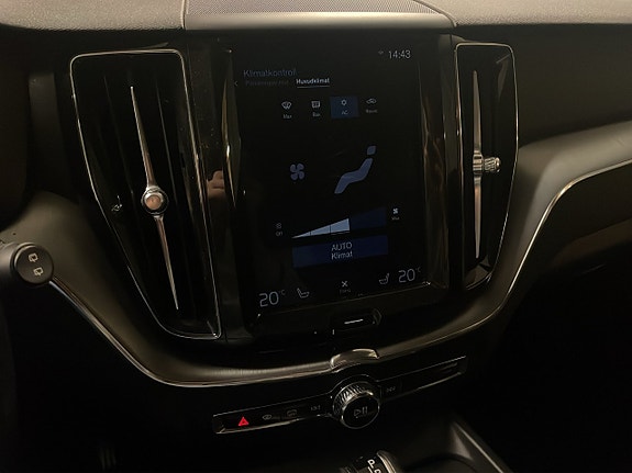 Volvo XC60 17 of 25