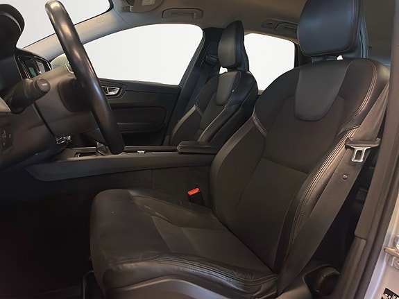 Volvo XC60 10 of 25