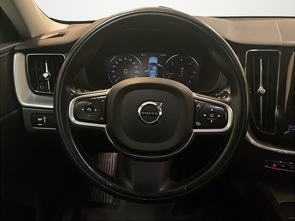 Volvo XC60 14 of 25