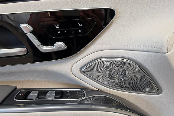 Mercedes-Benz EQS450 23 of 28