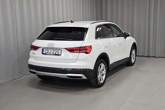 Audi Q3 3 of 5