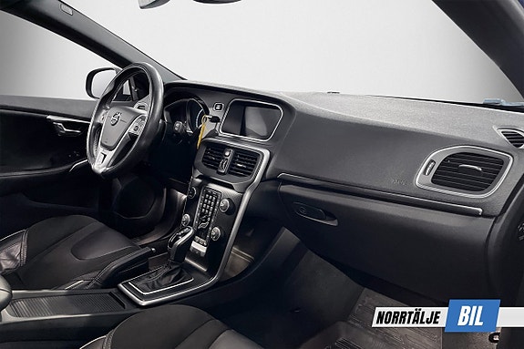 Volvo V40 11 of 23